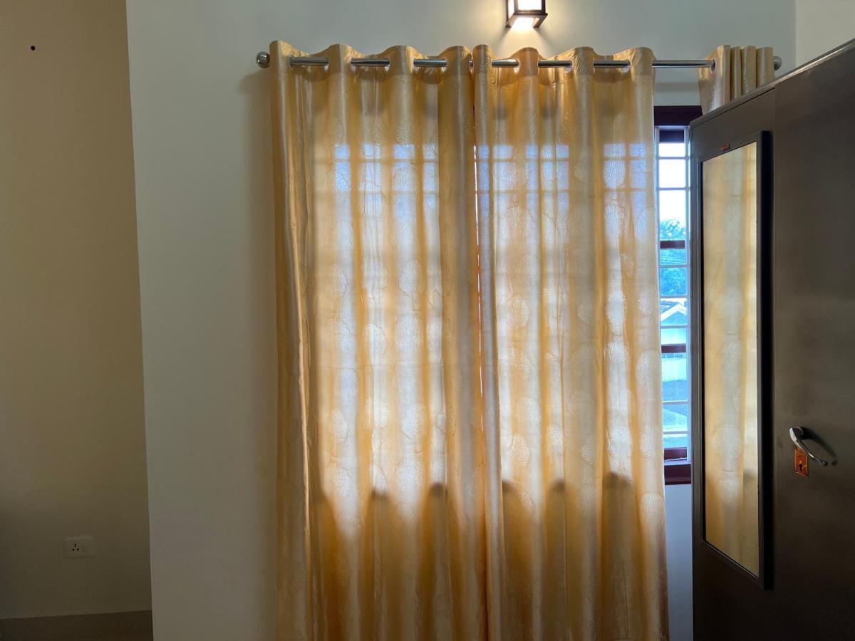 Pullad Villa Aranmula Bagian luar foto