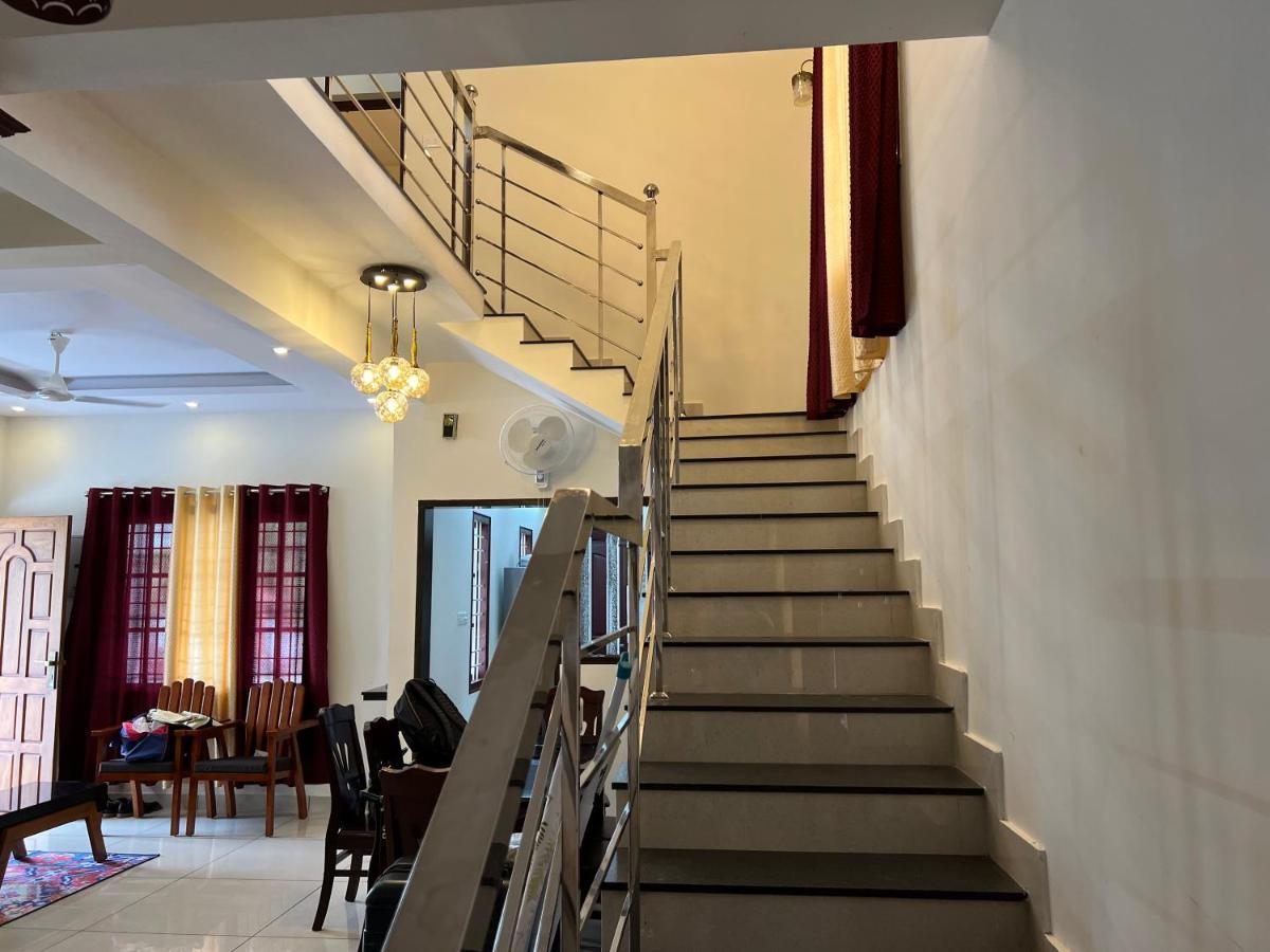 Pullad Villa Aranmula Bagian luar foto