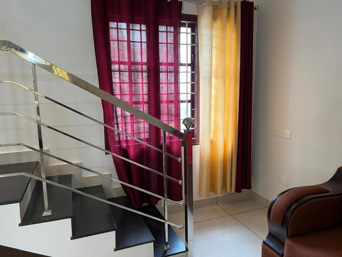 Pullad Villa Aranmula Bagian luar foto